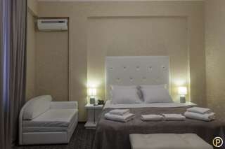 Отель Hotel Piazza Тбилиси Стандартный двухместный номер с 1 кроватью-1